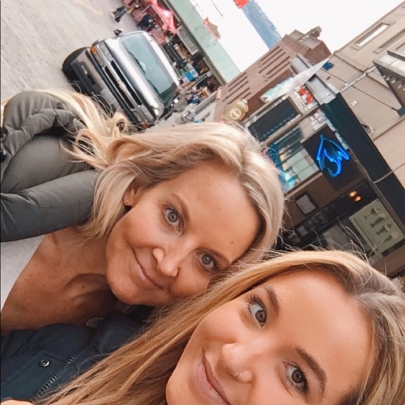 Meet your Posher, Lisa - Picture 2 of 3